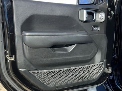 Used 2019 Jeep Wrangler Unlimited Sahara image 20