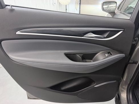 Used 2018 Buick Enclave Essence AWD/4WD image 29