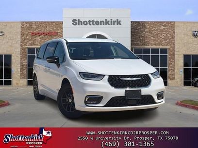 Used 2024 Chrysler Pacifica Touring-L