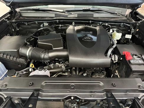 Certified 2021 Toyota Tacoma SR image 10