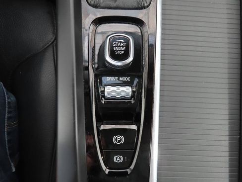 Used 2020 Volvo XC60 T6 Momentum w/ Protection Package Premier AWD/4WD image 31