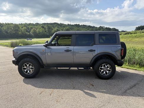 Used 2023 Ford Bronco Badlands AWD/4WD image 2