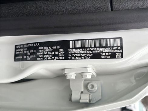 Used 2023 Jeep Renegade Latitude image 34