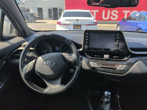 Used 2019 Toyota C-HR XLE FWD image 11