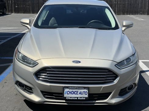 Used 2016 Ford Fusion SE w/ Equipment Group 502A FWD image 2