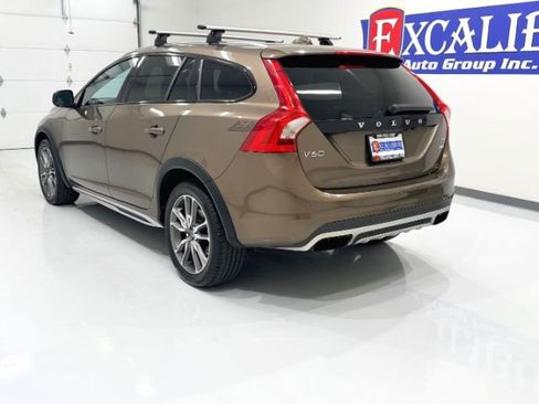 Used 2015 Volvo V60 T5 Cross Country image 5