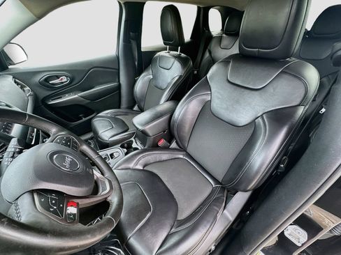 Used 2020 Jeep Cherokee Latitude Plus FWD image 20