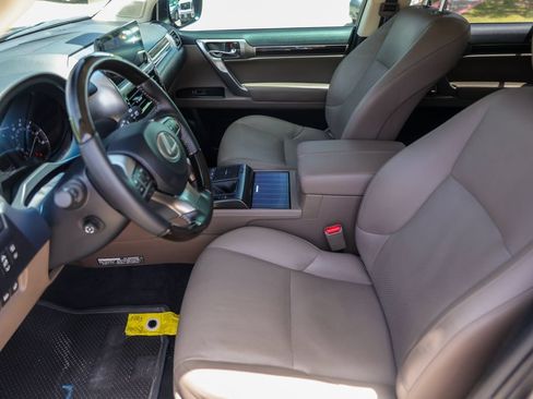 Used 2023 Lexus GX 460 Luxury w/ Accessory Package AWD/4WD image 9