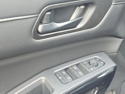 New 2025 Nissan Pathfinder SV image 14