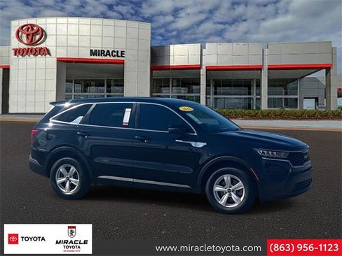 Used 2022 Kia Sorento LX image 1