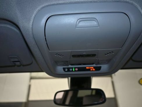 Used 2021 GMC Acadia SLT w/ Technology Package FWD image 12