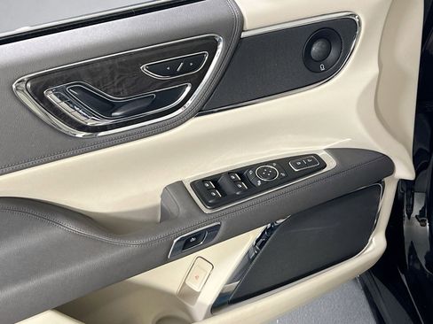 Used 2020 Lincoln Continental AWD w/ Premium Package image 18