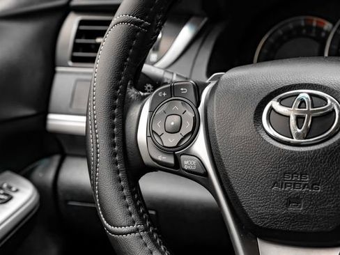 Used 2012 Toyota Camry SE FWD image 19