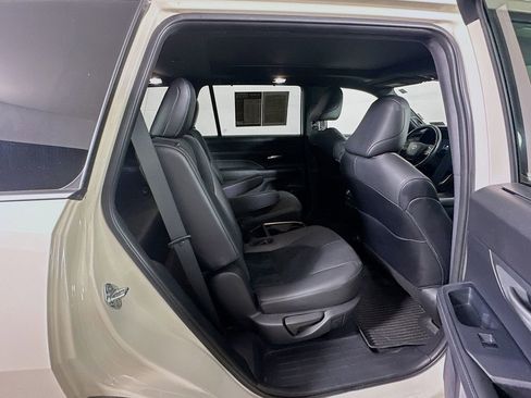 Used 2024 Toyota Grand Highlander AWD Hybrid image 11