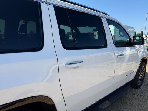 Used 2025 Jeep Wagoneer L Series II AWD/4WD image 40