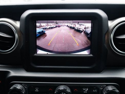 Used 2020 Jeep Wrangler Unlimited Sahara AWD/4WD image 14