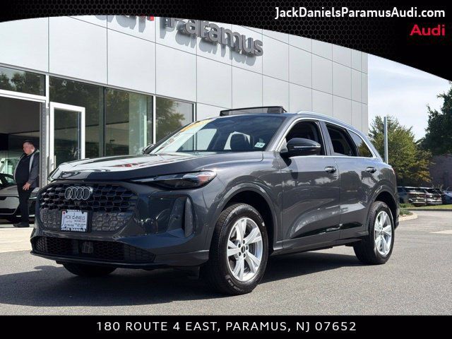 Used 2025 Audi Q5 Premium w/ Convenience Package AWD/4WD image 1