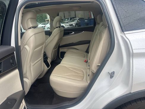 Used 2019 Lincoln Nautilus Reserve FWD image 14