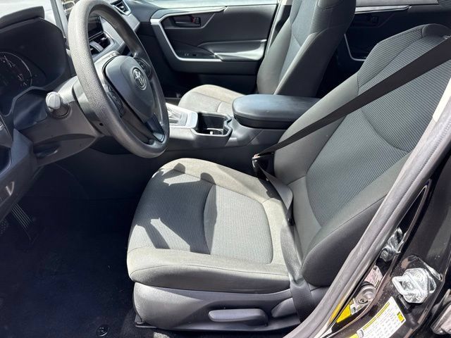 Used 2025 Toyota RAV4 LE FWD image 8
