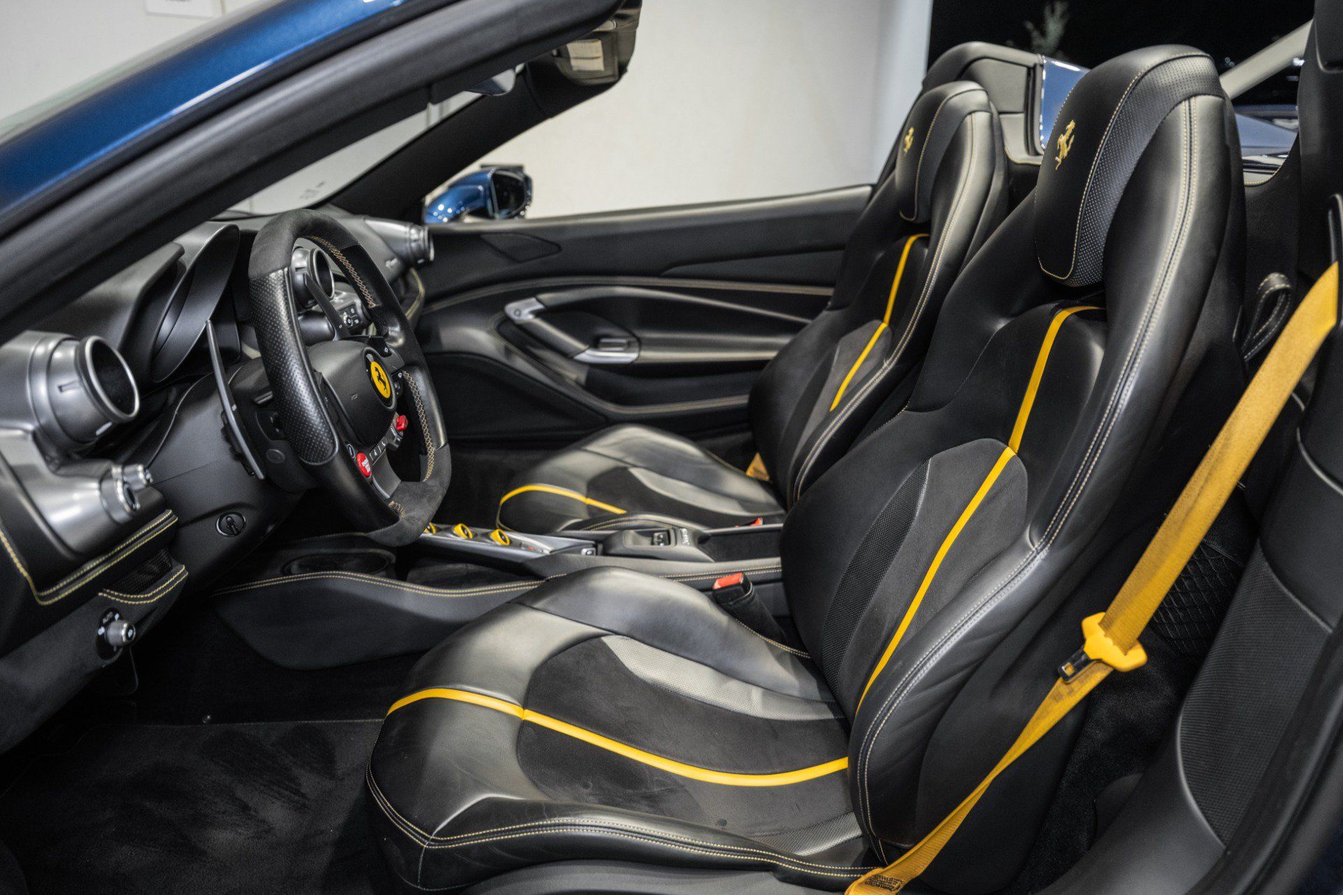 Used 2023 Ferrari F8 Tributo RWD image 2