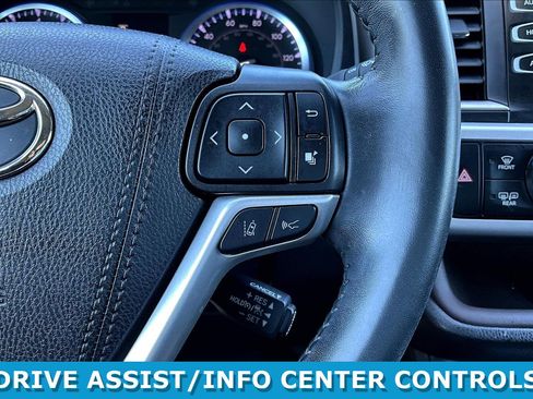 Used 2019 Toyota Highlander XLE AWD/4WD image 12