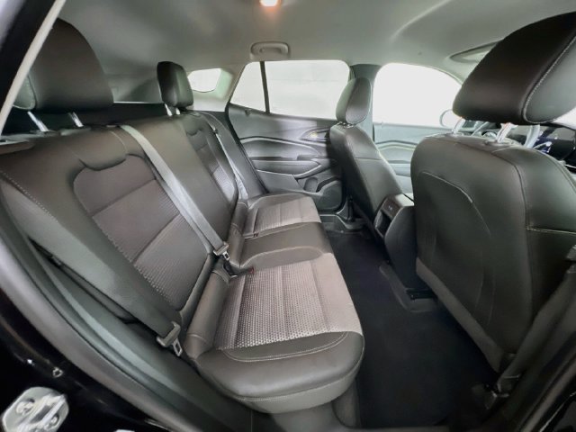 Used 2025 Chevrolet Trax LT FWD image 38