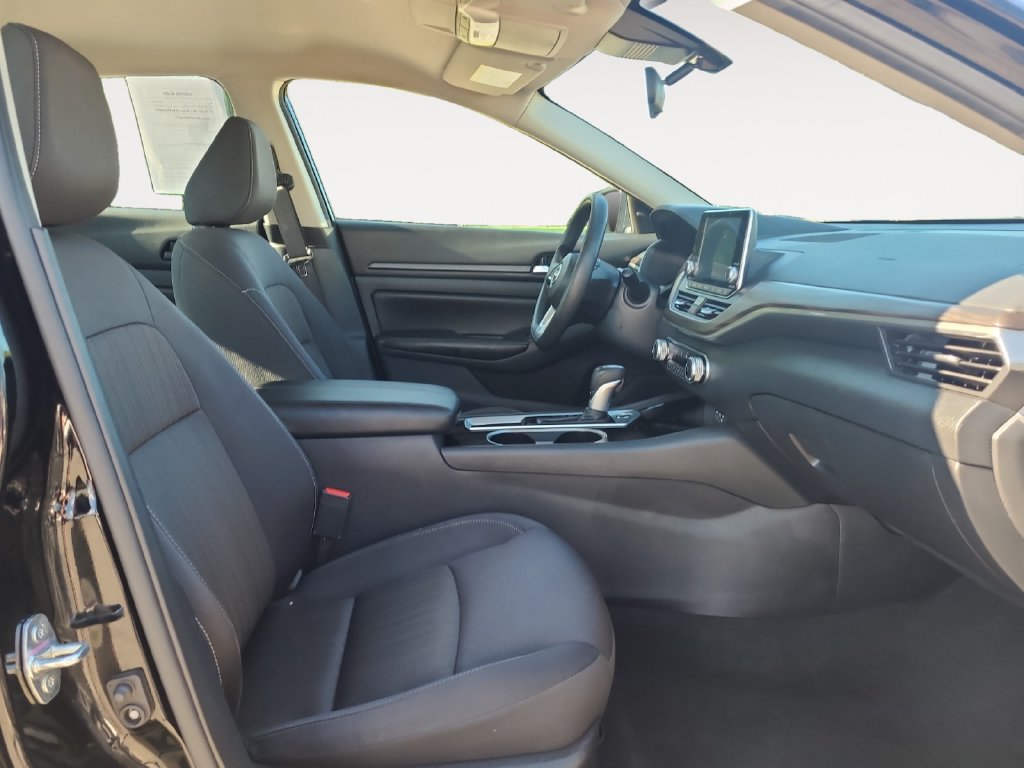 Used 2024 Nissan Altima 2.5 SV FWD image 15