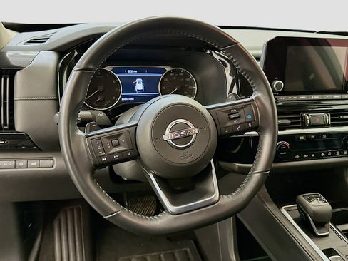 Used 2025 Nissan Pathfinder SV image 18