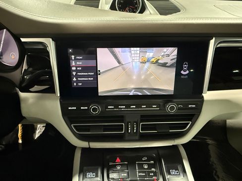 Used 2021 Porsche Macan AWD/4WD image 49