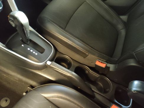 Used 2021 Chevrolet Trax LT w/ LT Convenience Package FWD image 26