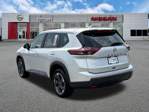 Used 2025 Nissan Rogue SV FWD image 5