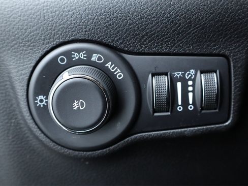 Used 2024 Jeep Compass Latitude image 20