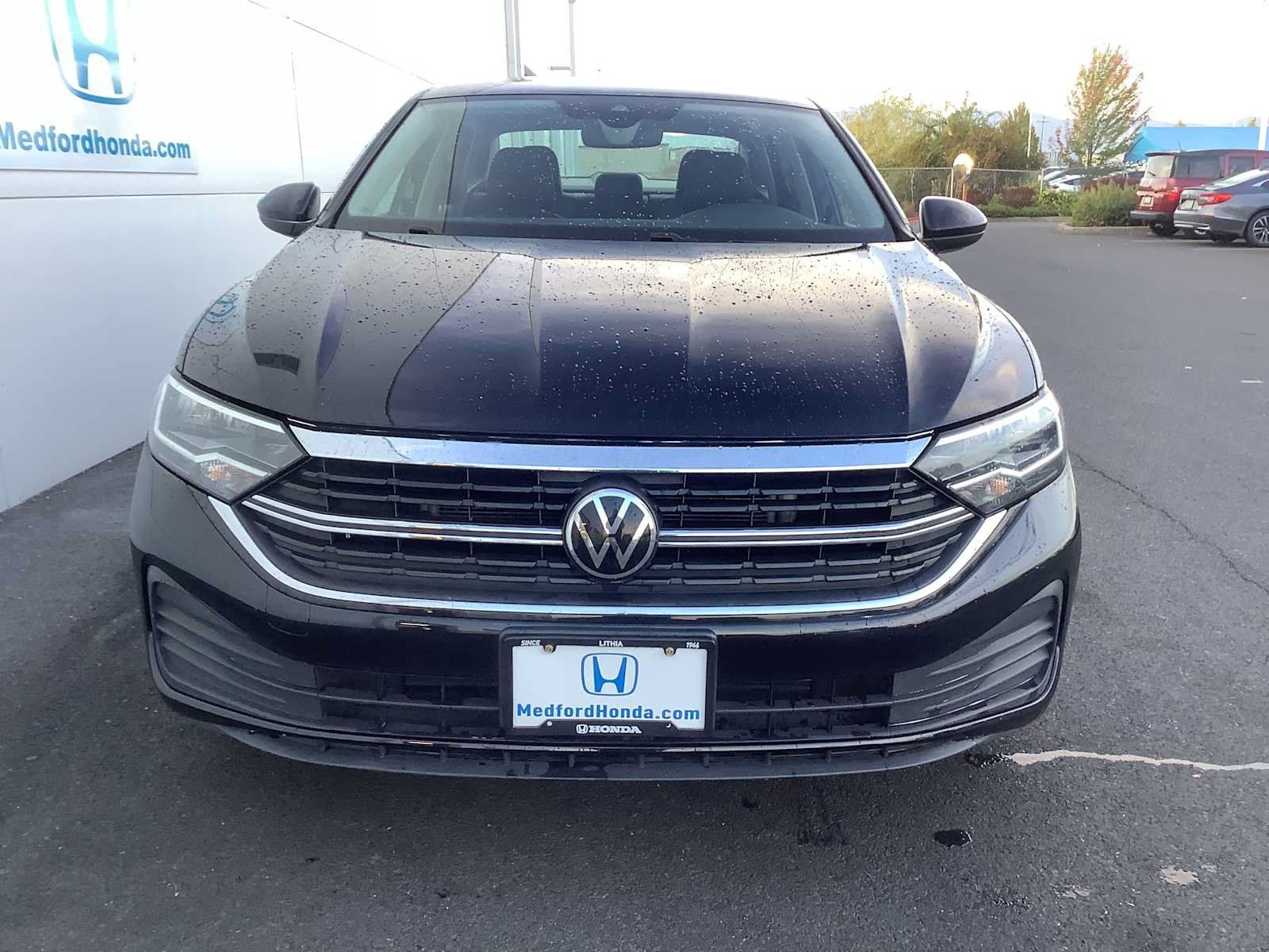 Used 2024 Volkswagen Jetta SE FWD image 9
