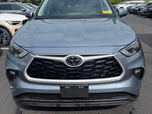 Used 2023 Toyota Highlander XLE AWD/4WD image 4