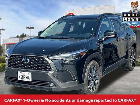Certified 2025 Toyota Corolla Cross XLE FWD image 2