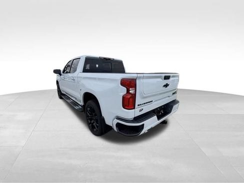 Used 2026 Chevrolet Silverado 1500 High Country w/ High Country Premium Package AWD/4WD image 4