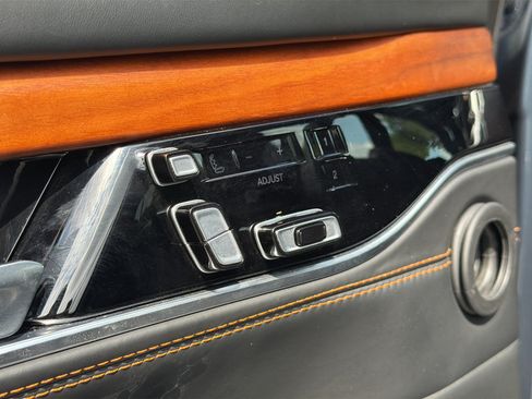 Used 2024 Jeep Grand Wagoneer L Series III AWD/4WD image 22