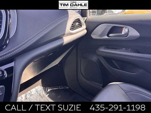 Used 2024 Chrysler Pacifica Limited FWD image 13