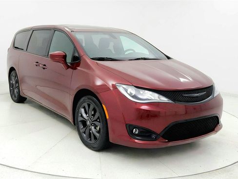 Used 2018 Chrysler Pacifica Touring Plus w/ S Appearance Package FWD image 7