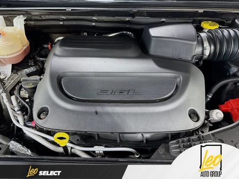 Used 2022 Chrysler Pacifica Touring-L FWD image 33