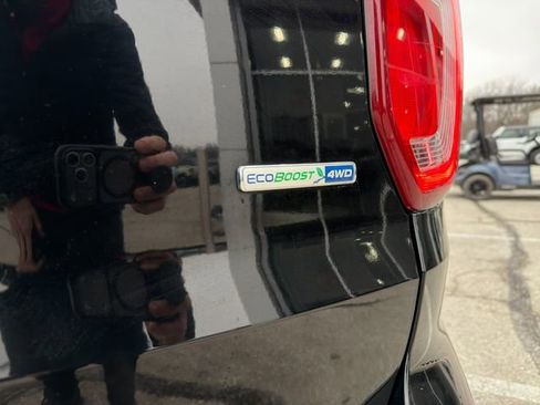 Used 2018 Ford Explorer Platinum image 11