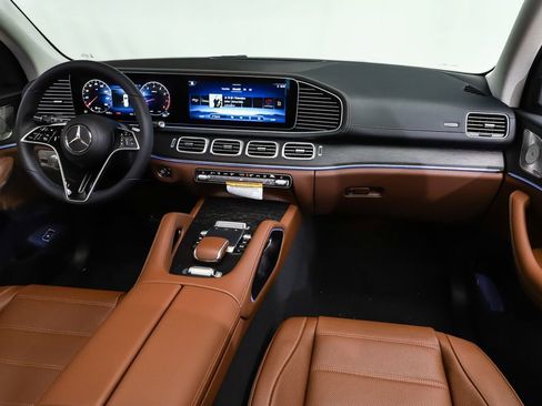 New 2026 Mercedes-Benz GLS 450 4MATIC image 8
