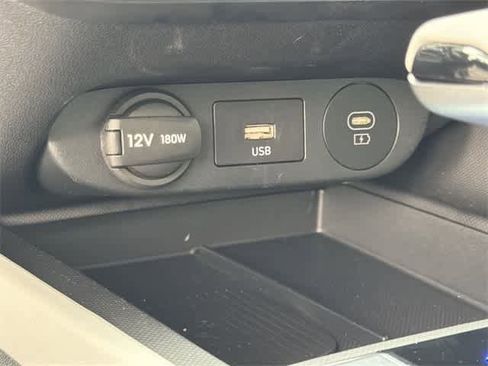 Certified 2025 Hyundai Elantra Limited image 24