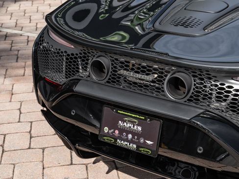Used 2025 McLaren Artura RWD image 14