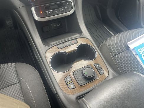 Used 2023 GMC Acadia SLE w/ Driver Convenience Package image 32