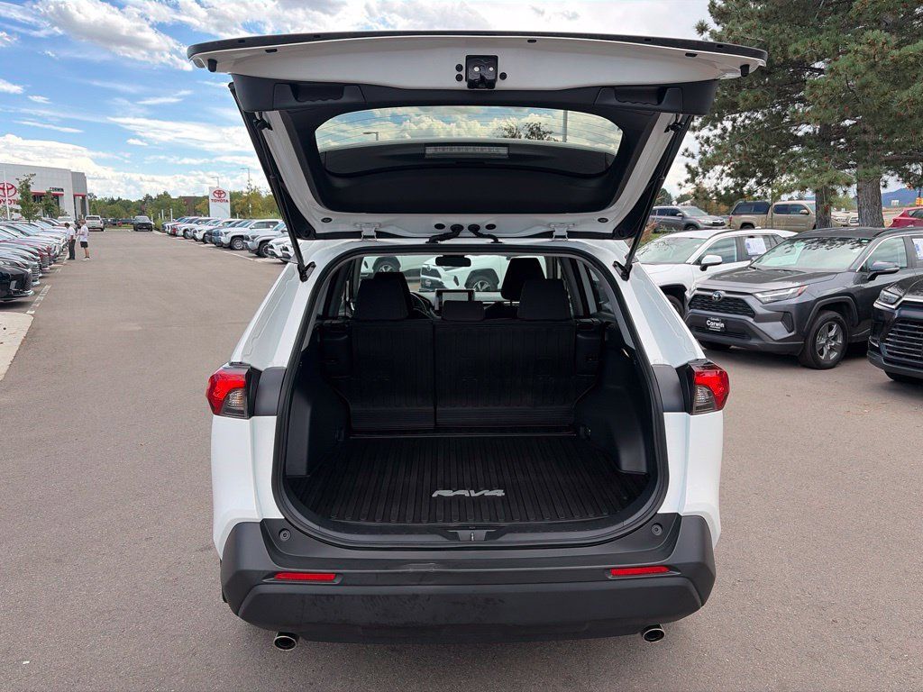 Used 2025 Toyota RAV4 LE AWD/4WD image 18