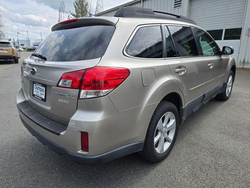 Used 2014 Subaru Outback 2.5i Premium w/ Moonroof Package image 4