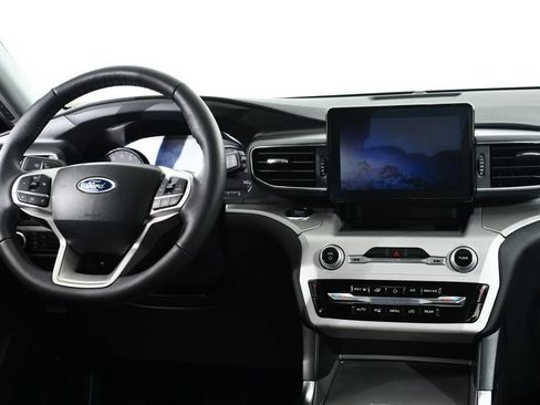 Used 2024 Ford Explorer XLT w/ Equipment Group 202A AWD/4WD image 8