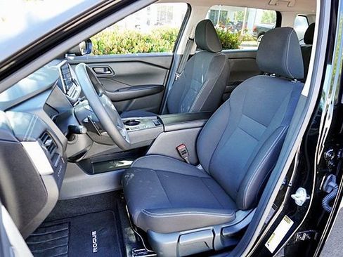 Used 2025 Nissan Rogue S FWD image 15