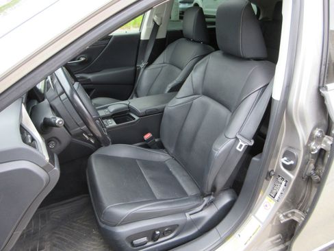Used 2019 Lexus ES 300h w/ Premium Package FWD image 20